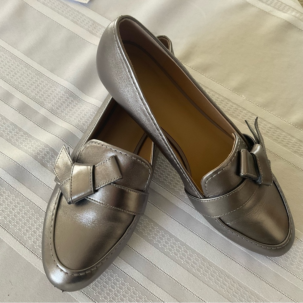 Talbots Metallic Silver Loafer 🔖
